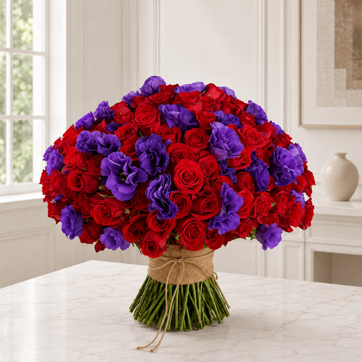 Ramo de 100 Rosas Rojas y Lisianthus
